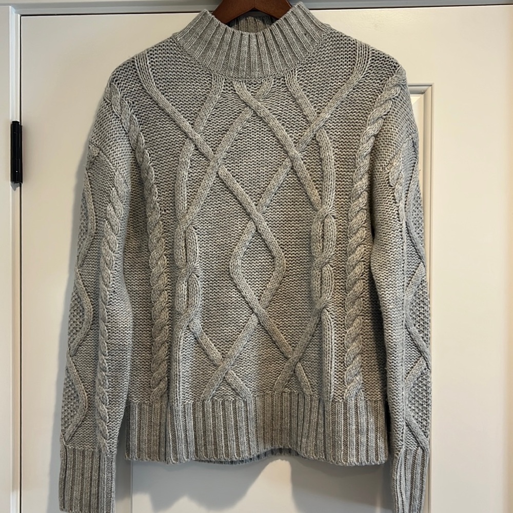 Gray GAP cable knit sweater, medium